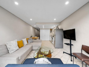 Well-Connected 4 BR House & Central station- 12 mins walk, Sydney
